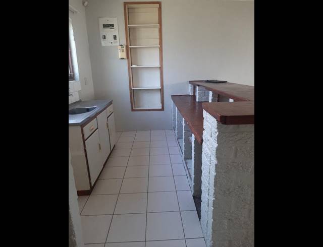 2 BEDROOM PROPERTY TO RENT IN GOODWOOD CENTRAL